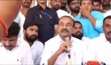 కమలాపూర్: కమలాపూర్ లో ఎంపీ ఈటెల రాజేందర్ మీడియా సమావేశం బీసీలకు వ్యతిరేకం కాదు అని వెల్లడి