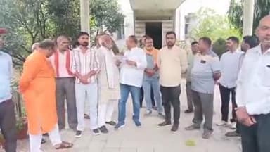 रुद्रपुर: ग्राम रामनगर में मंदिर बचाने की मांग को लेकर स्थानीय लोगों ने कलेक्ट्रेट पहुंचकर किया प्रदर्शन, डीएम को सौंपा ज्ञापन
