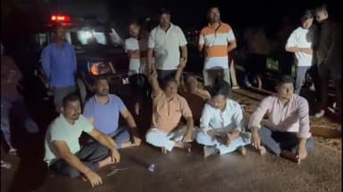 गंडई के दनिया स्थित जर्जर पुल से बहकर उपअभियंता की मौत, कांग्रेस और ग्रामीणों ने किया चक्काजाम