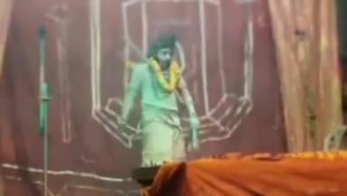 डिंडौरी: बरगांव में शारदीय नवरात्र के चलते स्थानीय कलाकारों द्वारा रामलीला का मंचन
