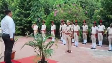 साहिबगंज: संथाल परगना के पुलिस महानिरीक्षक मयूर पटेल कन्हैयालाल साहिबगंज पहुंचे, विधि व्यवस्था की जानकारी ली