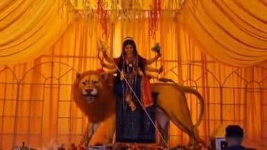 डिंडौरी: ऑपरेशन सिंदूर और इसरो की थीम पर आधारित दुर्गा पंडाल में विराजी माता, भव्य सजावट बनी आकर्षण का केंद्र