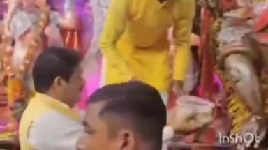 हिसुआ: हिसुआ के पूजा पंडाल का दौरा किया भारतीय जनता पार्टी के वरिष्ठ नेता व पूर्व विधायक ने, माता का लाया आशीर्वाद