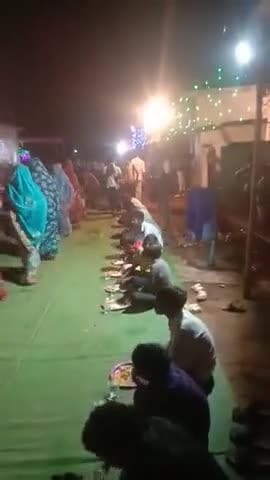 अभनपुर सकरी मे  विशाल भण्डारे का आयोजन किया गया था यह आयोजन बस्ती पारा सकरी के दूर्गा समिति के द्वारा किया गया था