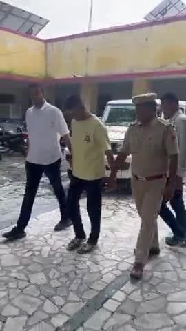 #उदयपुर_पुलिस
जिला पुलिस अधीक्षक उदयपुर के निर्देशन में थानाधिकारी सुरजपोल मय टीम द्वारा 05 लाख रुपये लूट की घटना का मुख्य आरोपी गिरफ्तार ।
#RajasthanPolice
#UdaipurPolice