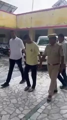 #उदयपुर_पुलिस
जिला पुलिस अधीक्षक उदयपुर के निर्देशन में थानाधिकारी सुरजपोल मय टीम द्वारा 05 लाख रुपये लूट की घटना का मुख्य आरोपी गिरफ्तार ।
#RajasthanPolice
#UdaipurPolice