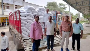 మునిపల్లి: కంకోల్ టోల్ ప్లాజా వద్ద అక్రమంగా తరలిస్తున్న భారీ రేషన్ బియ్యాన్ని పట్టుకున్న విజిలెన్స్ అధికారులు