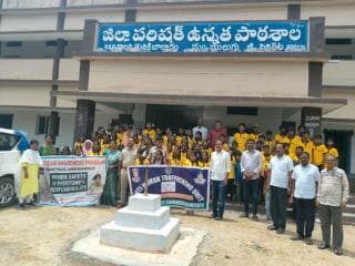 మామిడియాల"జిల్లా పరిషత్ హై స్కూల్ విద్యార్థినీ విద్యార్థులకు మహిళల రక్షణ చట్టాల గురించి, ర్యాగింగ్/ ఇవిటీజింగ్/ పోక్సో/ షీ టీమ్స్/ యాంటీ హ్యుమెన్ ట్రాఫికింగ్ గురించి అవగాహన కల్పించిన గజ్వేల్ రూరల్ సీఐ మహేందర్ రెడ్డి ములుగు ఎస్సై విజయ్ కుమార