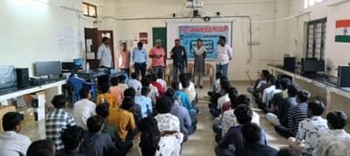 జిల్లెల్లగడ్డ తెలంగాణ సోషల్ వెల్ఫేర్ బాయ్స్ స్కూల్ విద్యార్థులకు మహిళల రక్షణకు ఉన్న చట్టాలు సైబర్ నేరాలు, గుడ్ టచ్ బాడ్ టచ్, ఈవిటీజింగ్ సైబర్ నేరాల గురించి అవగాహన హుస్నాబాద్ షీటీమ్ బృందం సదయ్య ఏఎస్ఐ, మహిళా కానిస్టేబుళ్లు ప్రశాంతి, స్వప్న,