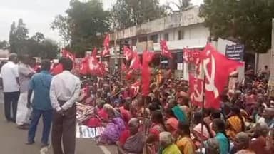 உடுமலைபேட்டை: உடுமலை ஊராட்சி ஒன்றிய அலுவலகம் முன்பாக அகில இந்திய விவசாய தொழிலாளர் சங்கம் சார்பில் ஆர்ப்பாட்டம் நடைபெற்றது