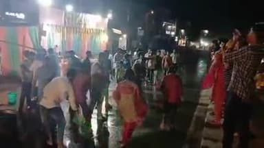 पीपराकोठी: सोमेश्वर नाथ मंदिर अरेराज में जलाभिषेक के लिए सदर अनुमंडल के विभिन्न क्षेत्रों से रात भर कांवरियों का जत्था चलता रहा