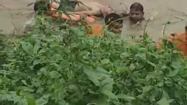 ଭୁବନେଶ୍ବର ମ୍ୟୁନିସିପାଲଟି କର୍ପୋରେସନ: ଚନ୍ଦକା: ଦାରୁଠେଙ୍ଗ ଗାଁ ନିକଟ କେନାଲ ରେ ଭାସି ଯାଇ ଛାତ୍ର ଙ୍କ ମୃତ୍ୟୁ, ସ୍ଥାନୀୟ ଅଞ୍ଚଳରେ ଖେଳି ଯାଇଛି ଶୋକ ର ଛାୟା