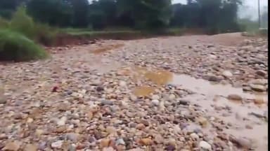 कलेसर में यमुना नदी के साथ सुकरो बरसाती नदी का कहर, खेतों में भारी नुकसान