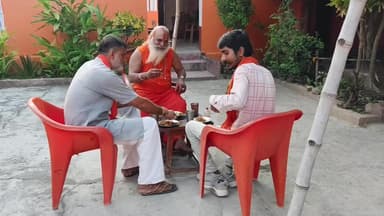 परम पूज्य गुरुदेव,स्वामी ब्रह्म नारायणपुरी जी का आशीर्वाद राष्ट्र धर्म संस्कृति से संबंधित मार्गदर्शन सदैव के तरह प्राप्त हुआ।
राम रसोईघर की सुस्वादिष्ट शुद्ध व्यंजन का आनंद 🙏
गुरु जी बोले मिथुन जी हिन्दू का सिरमोर हैं,
#योगगुरु_श्रीमिथुन