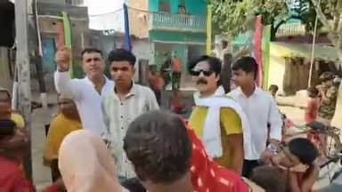 नरकटिया: बिजबनी में जनसुराज के नरकटिया विधानसभा के भावी प्रत्याशी जफीर आजाद ने 1100 लोगों का परिवारिक लाभ कार्ड बनाया