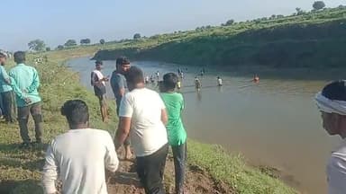 पाडलिया गांव में गणेश विसर्जन के दौरान 4 वर्ष की बालिका नदी में बह गई।