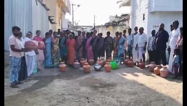 పెద్ద కొడప్గల్: కాటే పల్లి గ్రామంలో ఖాలీ బిందెలతో ధర్నా