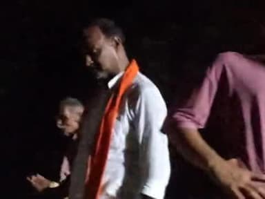 माननीय अशोक सिंह ji विधायक sawath गाव मे आये kai mudo par चर्चा हुआ जनता के काएं बातो पर bichar kiya gya रामगढ़ विधायक a