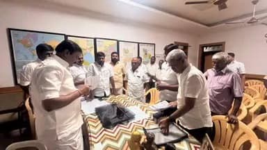 காங்கேயம்: வெள்ளகோவிலில் அமைச்சர் சாமிநாதனை விவசாயிகள் சந்தித்து கோரிக்கை மனு அளித்தனர்