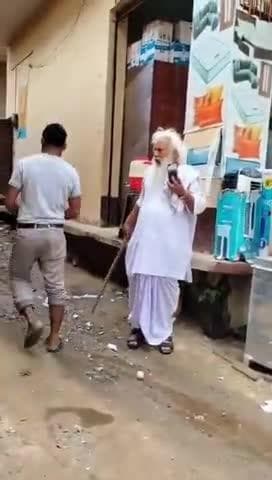 #कासगंज में फर्रूखाबाद भाजपा सांसद की बहन से मारपीट की गई
✍️सांसद की बहन से ससुर और देवर ने मारपीट की ।