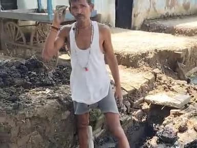 orai  ata gao  #nali ki safai karte gao ke log apne hato se koi karmchari nahi atha he koi sunbai nahi he