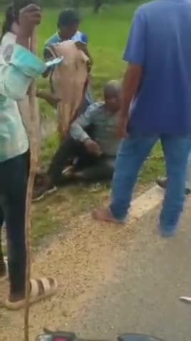 हाट गम्हरिया: टोंटो प्रखण्ड आज दिनांक 08/09/2025 को दोहपर 12:30 बजे सोमवार बाजार से आने के कर्म में बड़ा मृगलिण्डी बाई गोलाई में