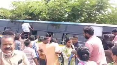 అశ్వాపురం: అశ్వాపురం మిట్ట గూడెం ప్రాంతంలో ప్రధాన రహదారిపై ఆర్టీసీ బస్సు ట్రాక్టర్ డి