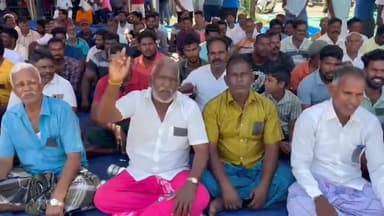 மரக்காணம்: மினி மீன்பிடி துறைமுகம் அமைத்துக் கொடுக்க வலியுறுத்தி அனுமந்தை குப்பம் பகுதியில்  மீனவர்கள்  உண்ணாவிரத போராட்டம்