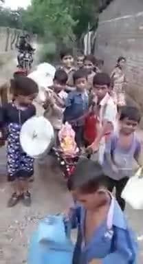 *इससे ज्यादा अमीर कोई गणेश मंडल नहीं है।* *इसे ही कहते हैं आनंद और उत्साह।