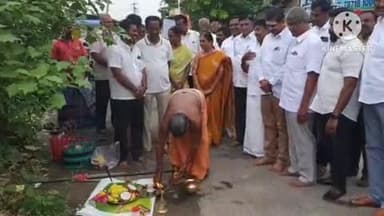 மொடக்குறிச்சி: லக்காபுரம் பகுதியில் வடிகால் அமைக்க எம்எல்ஏ தொகுதி நிதியிலிருந்து பூமி பூஜை ஆனது நடைபெற்றது எம்எல்ஏ கலந்து கொண்டார்