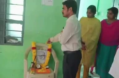 అశ్వాపురం: అశ్వాపురం తాసిల్దార్ కార్యాలయంలో ప్రజాకవి కాళోజి జయంతి వేడుకలు ఘనంగా నిర్వహించారు