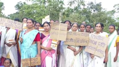 নাওবৈচা: ৰাণাবাৰী গাঁৱত অৰুণোদয় আঁচনি পৰা বঞ্চিত শতাধিক মহিলাই পথ অৱৰোধ কৰি সাব্যস্ত কৰে প্ৰতিবাদ