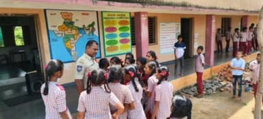 త్రీ టౌన్ ఇన్స్పెక్టర్ విద్యాసాగర్, ఎన్సాన్ పల్లి గవర్నమెంట్ హై స్కూల్ విద్యార్థినీ విద్యార్థులకు సైబర్ నేరాలు, డ్రగ్స్ గంజాయి ఇతర మత్తు పదార్థాల గురించి, ట్రాఫిక్ నిబంధనలు రోడ్డు నిబంధనల గురించి అవగాహన కల్పించారు.