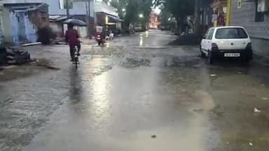 சங்கரன்கோயில்: தென்காசி மாவட்டத்தில் பல்வேறு பகுதிகளில் இடி மின்னலுடன் கனமழை மின்னல் தாக்கி