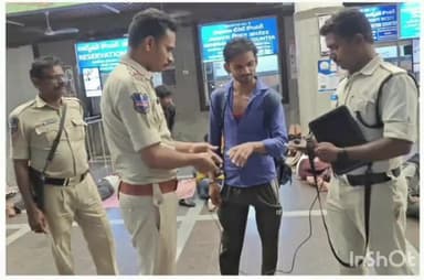 ఖాజీపేట: కాజీపేట రైల్వేస్టేషన్లో పోలీసుల విస్తృత తనిఖీలు