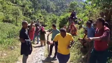 लैंसडाउन: बीरौंखाल ब्लॉक के सिंदुडीगाड व घुणैणा के बीच स्कूली बच्चों को बाघ दिखा, ग्रामीण क्षेत्र में मचा हड़कंप