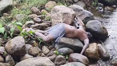 போடிநாயக்கனூர்: போடி ஊத்தம்பாறை ஆற்றில் குளிக்க சென்ற பேரையூர் VAO காட்டாறு வெள்ளத்தில் சிக்கி பலி - 1 கி மீ தூரத்தில் உடல் மீட்பு