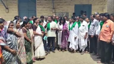 ತಾಳಿಕೋಟಿ: ಅತಿವೃಷ್ಟಿ ಬೆಳೆ ಹಾನಿಗೆ 50ಸಾವಿರ ಪರಿಹಾರಕ್ಕೆ ಆಗ್ರಹಿಸಿ ಪಟ್ಟಣದಲ್ಲಿ ರೈತ ಸಂಘಟನೆಯಿಂದ ತಹಸಿಲ್ದಾರರಿಗೆ ಮನವಿ ಸಲ್ಲಿಕೆ