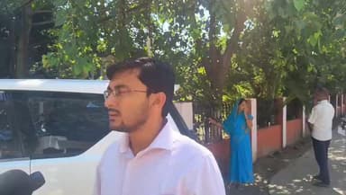 नामांकन की तैयारी के बारे में मीडिया कर्मियों को जानकारी देते हुए जिला निर्वाचन पदाधिकारी।
#Chiefelectoralofficerbihar
...