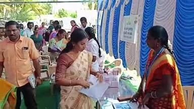 மோகனூர்: லத்துவாடியில் அண்ணா கலைக்கல்லூரியில் உங்களுடன் ஸ்டாலின் திட்டமுகாமினை ஆட்சியர் துர்காமூர்த்தி ஆய்வு செய்தனர்