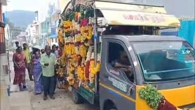 பேரணாம்பட்டு: எருக்கம்பட்டு கிராமத்தில் சுடுகாட்டிற்கு வழி இல்லாதால் ஆற்று வெள்ளத்தில் தீயணைப்புதுறை உதவியுடன் சடலத்தை எடுத்துச் செல்லும் அவல நிலை