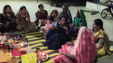 कसरावद: करवा चौथ पर सुहागिनों ने मांगी अखंड सौभाग्य की कामना - नगर में दिखा उत्साह
#karwachauth #viral #india #karvachauth