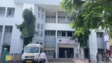 ધોરાજી: વેગડી ગામ પાસે રીક્ષા પલટી મારી જતા રીક્ષા ચાલકનું થયું મોત, મૃતદેહને પોસ્ટમોટમ અર્થે ખસેડાયો