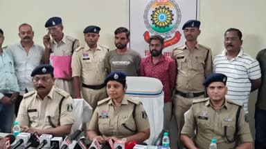 गुण्डरदेही: थाना रनचिरई क्षेत्र के पउवारा गांव में हुए अंधे कत्ल के मामले में लूट के 2 आरोपियों को गिरफ्तार कर भेजा गया जेल