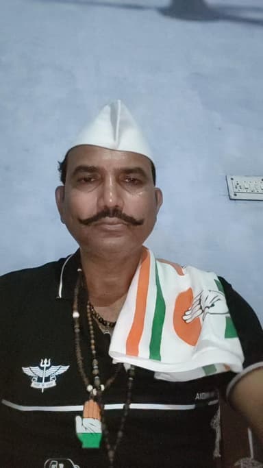 वों मसीहा न बना हम नें भी ख्वाहिश नहीं की
अपनी शर्तों पे जिए किसी की चमचई नहीं की ॥