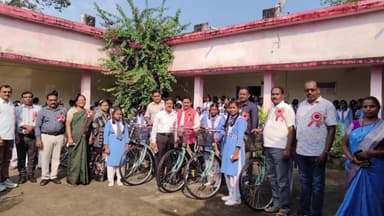 कुनकुरी: शासकीय उच्चतर माध्यमिक विद्यालय बासनताला में सरस्वती साइकिल वितरण कार्यक्रम सम्पन्न हुआ