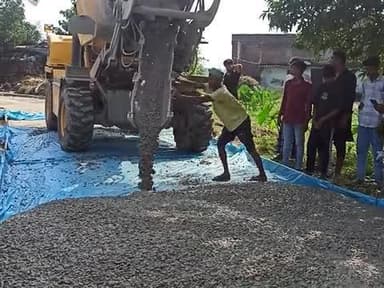 Narayanpur Road ban raha hai masala mein jyada pani hai