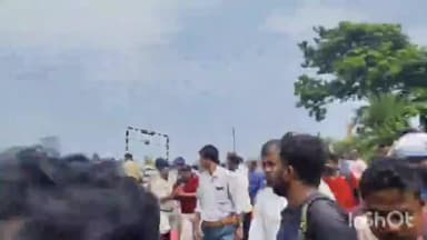 জগৎবল্লভপুর: বড়গাছিয়া স্টেশনে অবরোধ তুলতে পুলিশের সঙ্গে বসচা, প্রায় সাড়ে তিন ঘণ্টার পর স্বাভাবিক হয় ট্রেন চলাচল