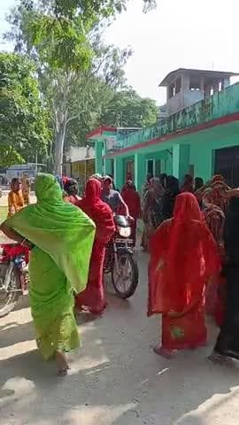 gayghat block mei panni ke liye hangama