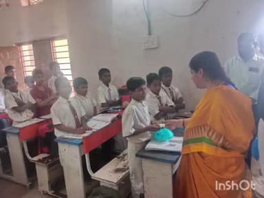 గీసుగొండ: గిర్నిబావిలో మాత్మ గాంధీ జ్యోతిబాపూలే పాఠశాలను సందర్శించిన జిల్లా కలెక్టర్